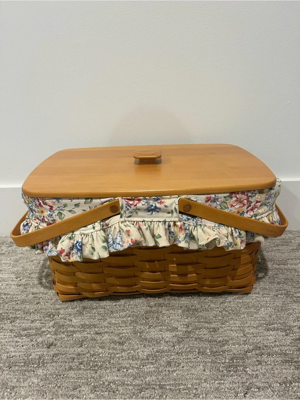Longaberger Picnic Basket w/ Wooden Lid, Floral Liner, Double Handles 2002